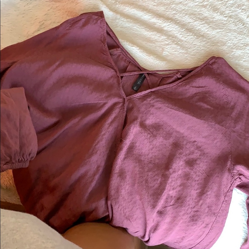 Lose long sleeve T-shirt with low neck